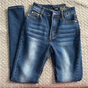Medium washed high wasted jeans
